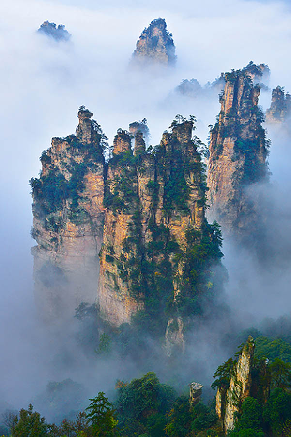 云中秀峰