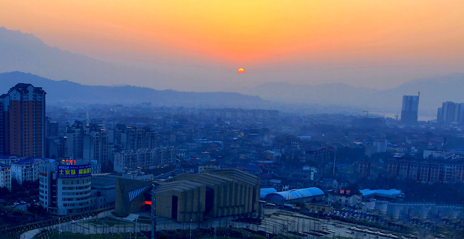 夕阳下的城市
