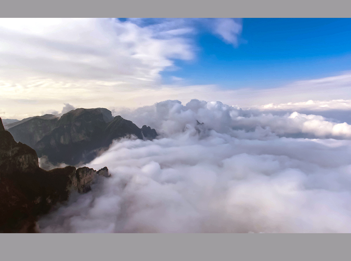 云涌天门山