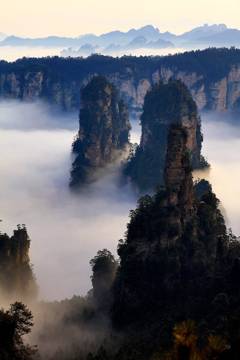云锁雄峰