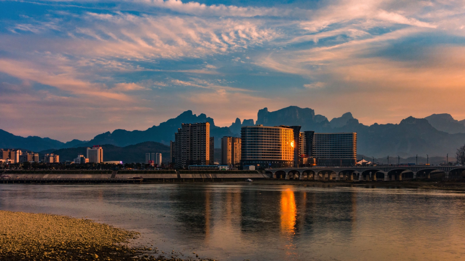 小城夕照