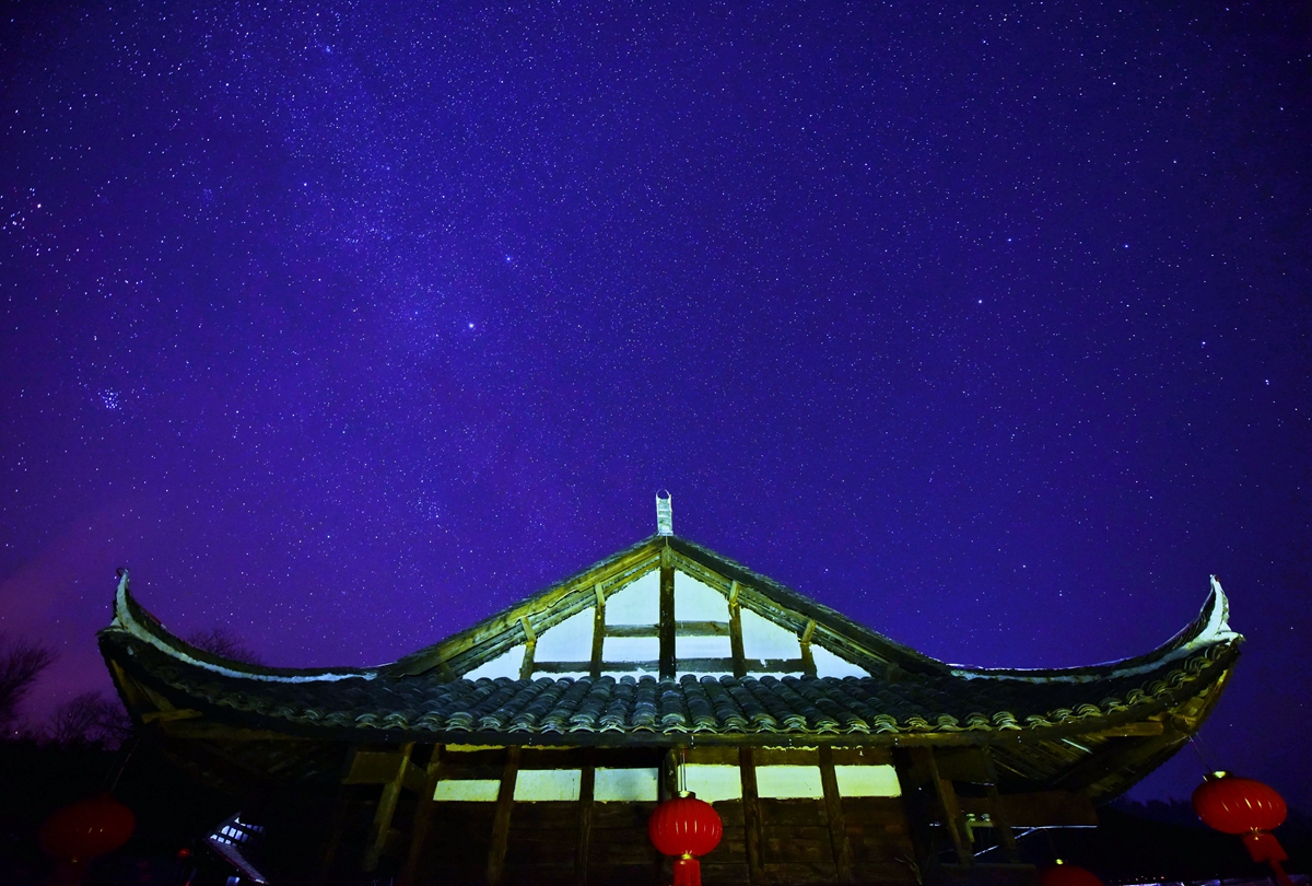 土家山寨静悄悄