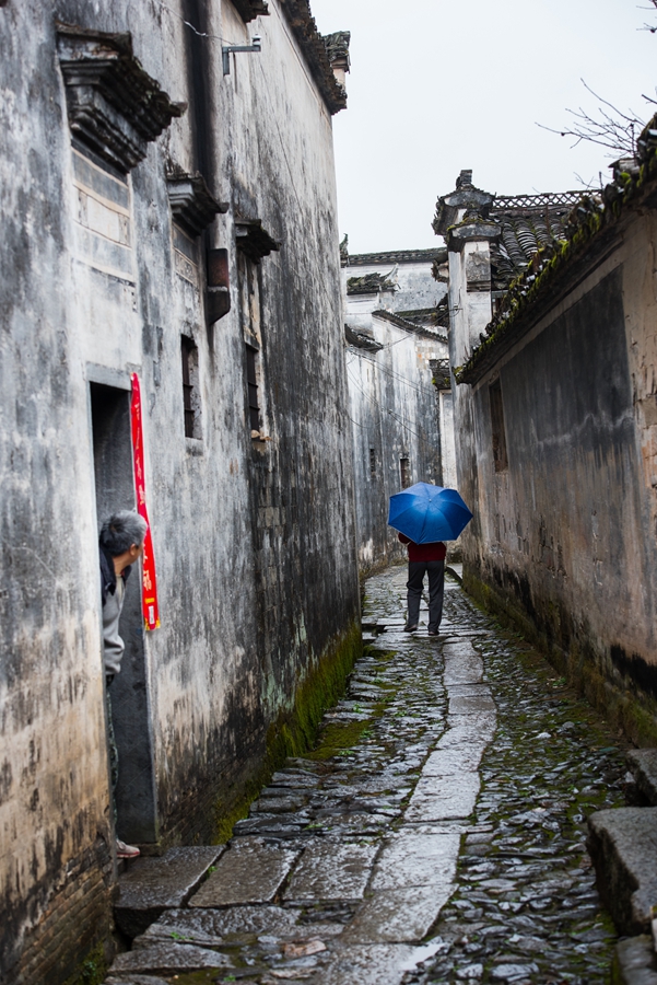 古镇雨巷