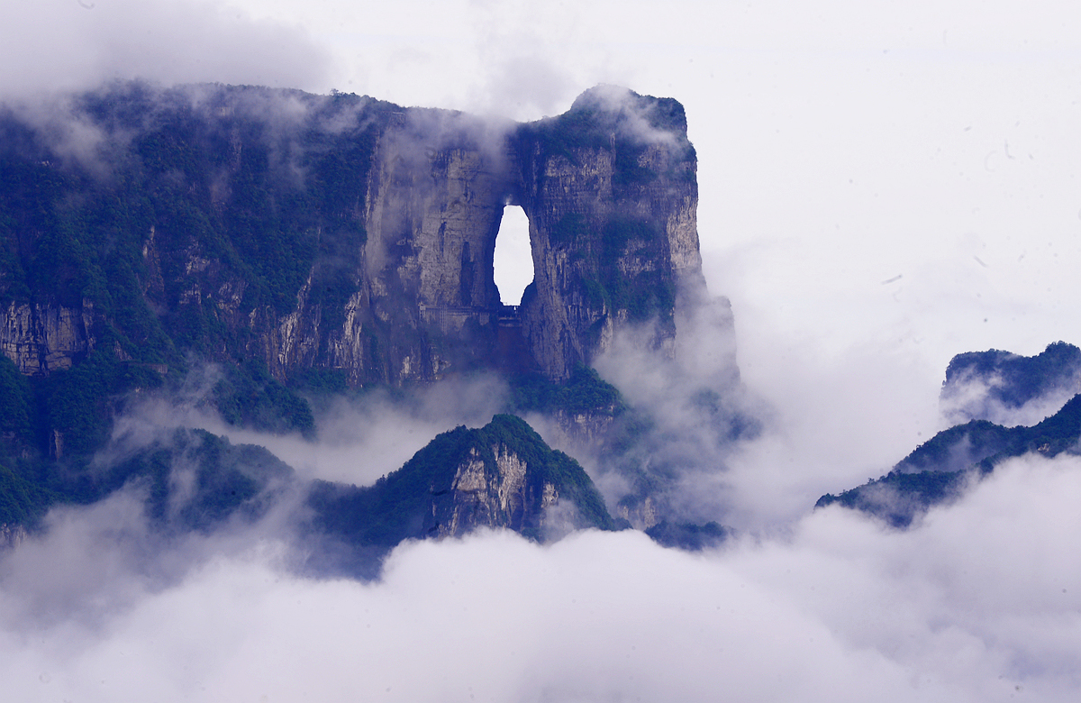巍峨天门