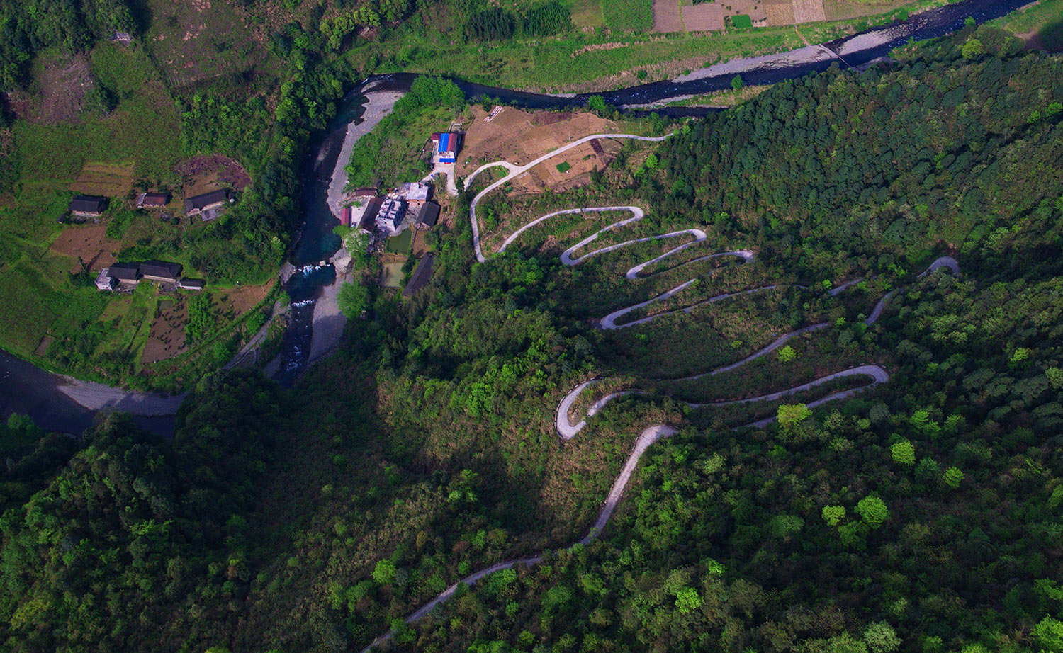 山路弯弯