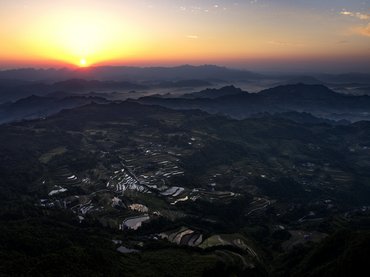 龙凤梯田日出