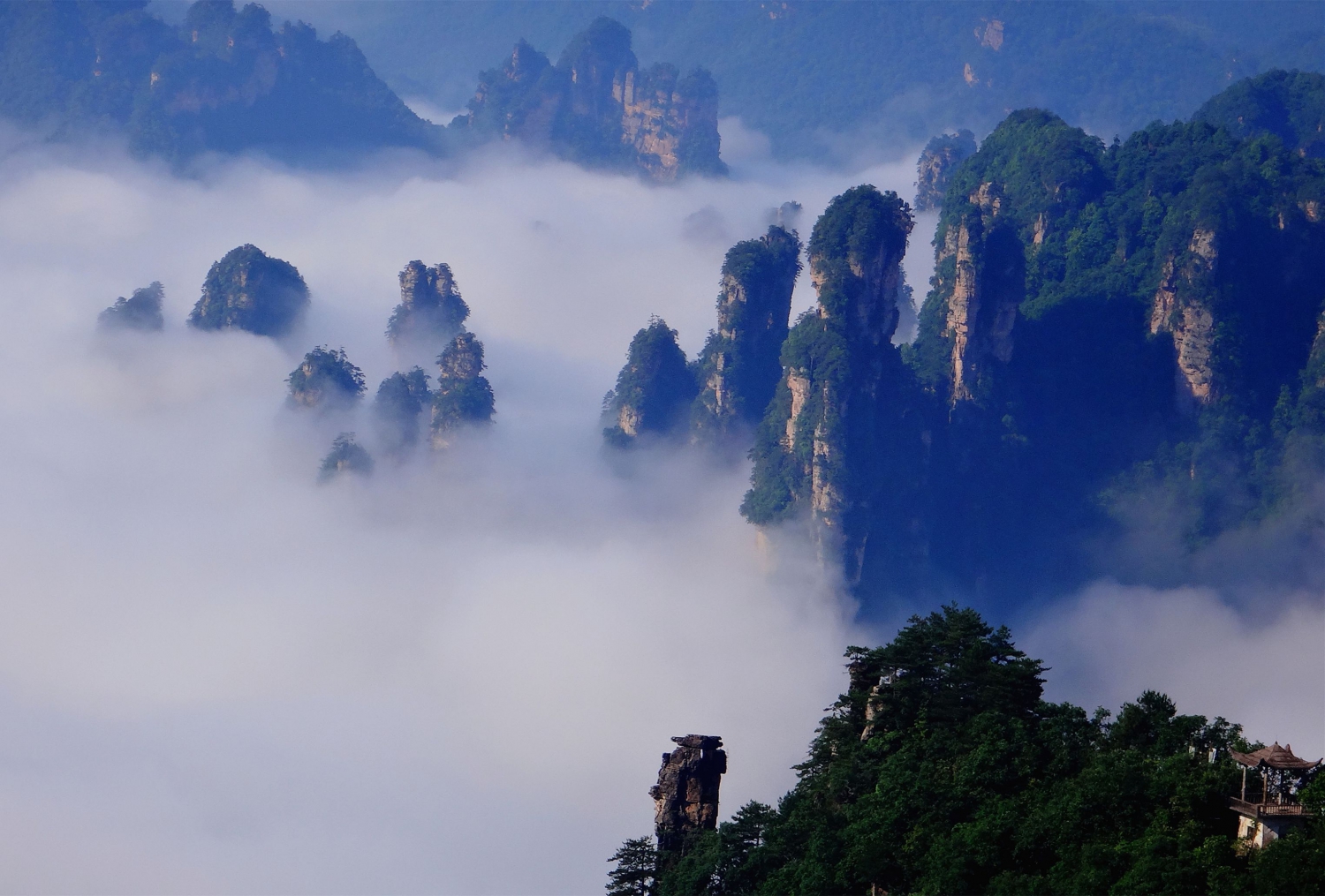 若隐群峰