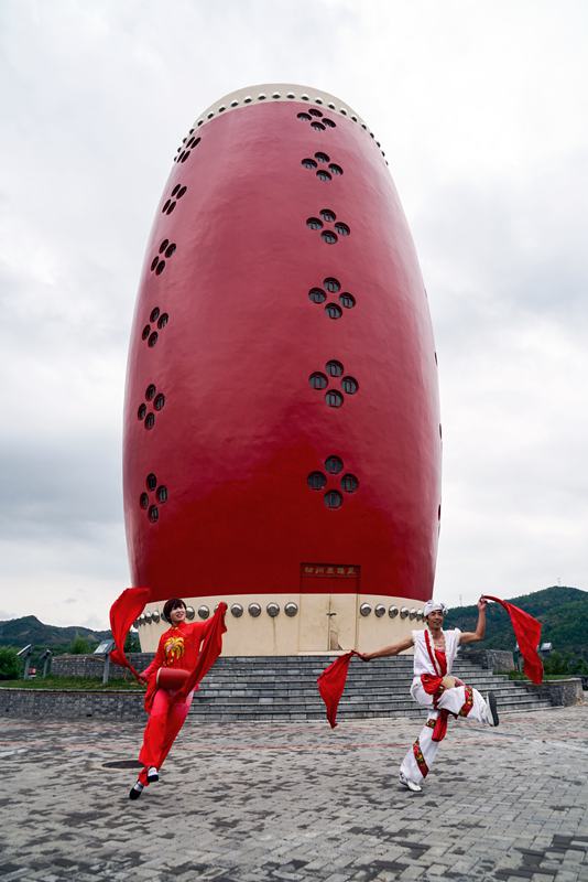 打腰鼓