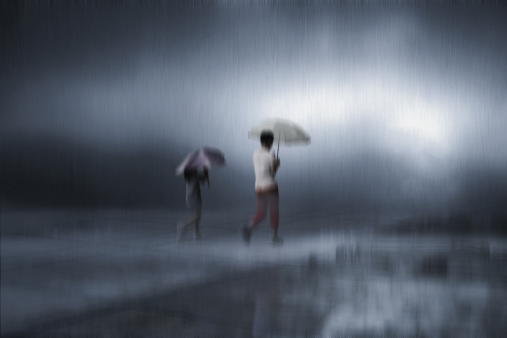 在雨中