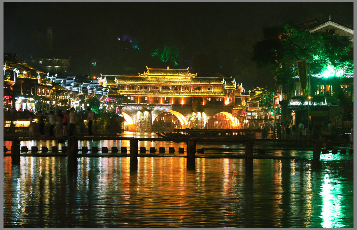 凤凰古城夜景