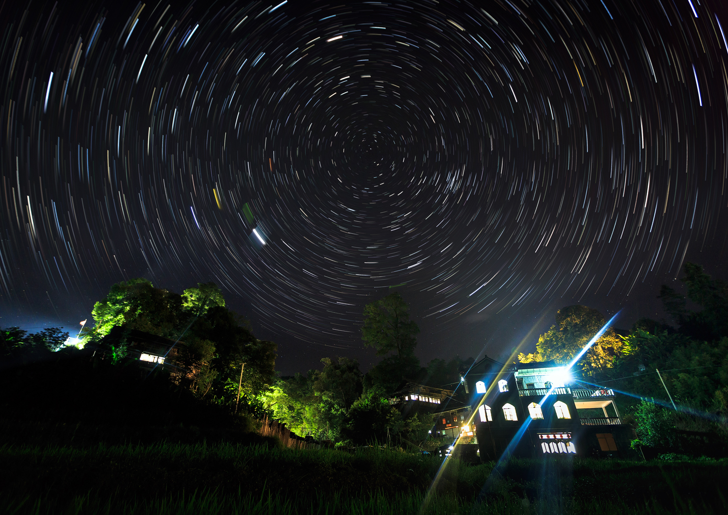 沟洞夜空