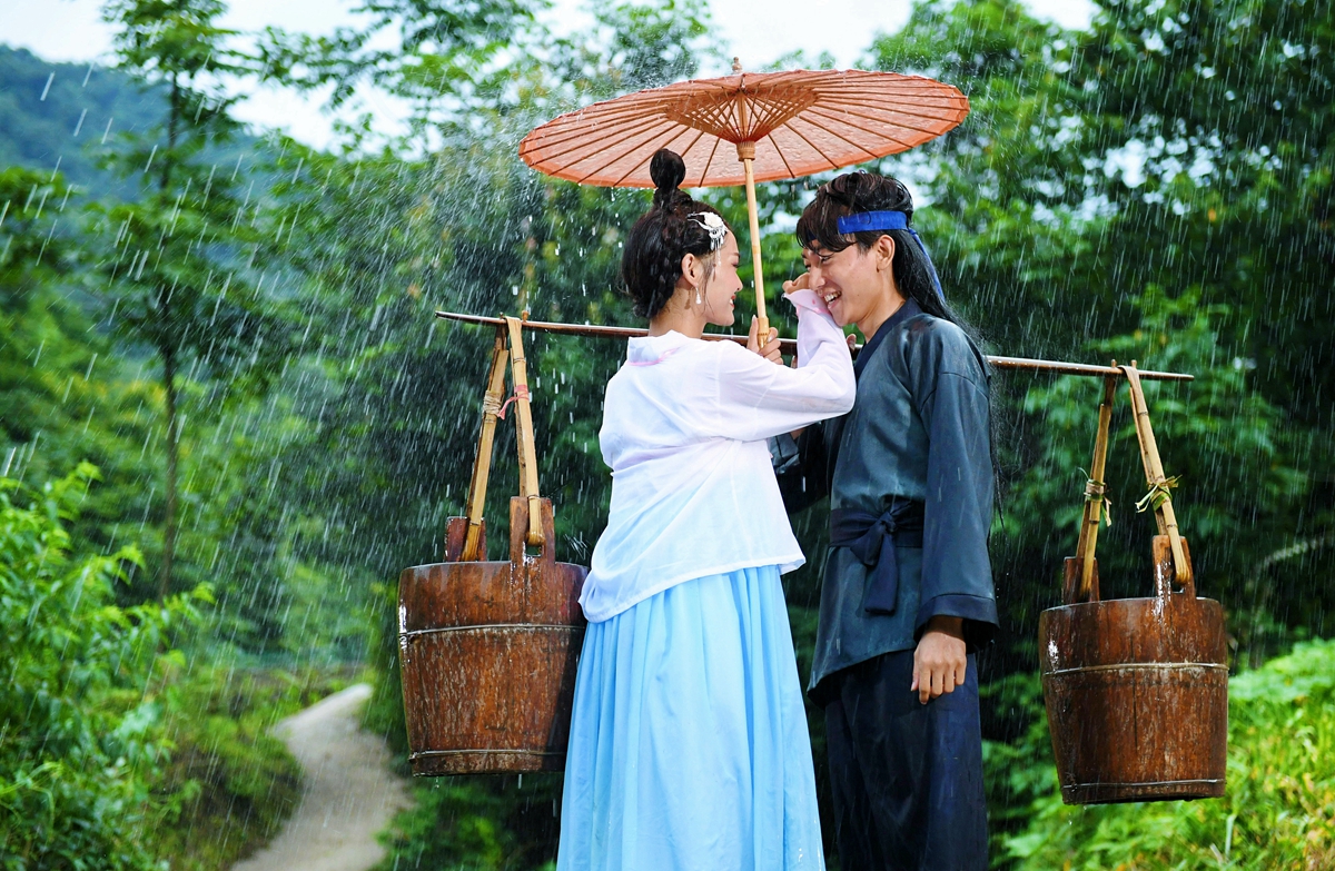 雨中恩爱