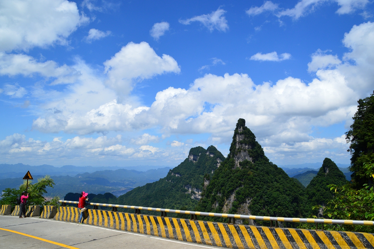 张树鹏来天门山拍记录片四