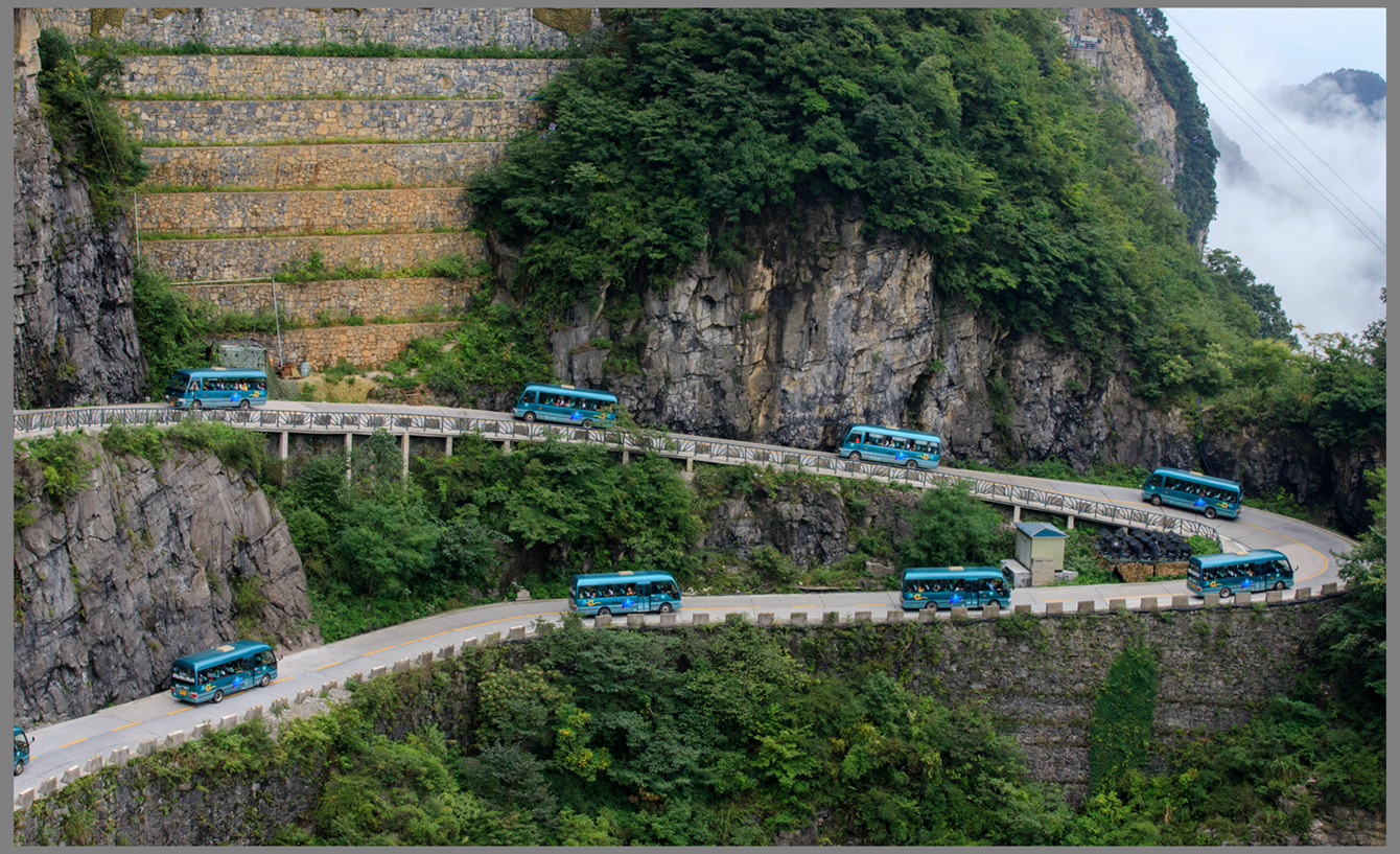 公路上的景色