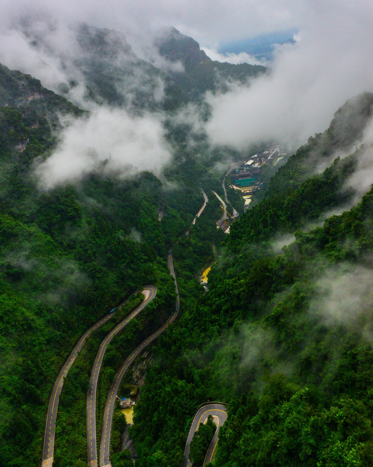 峡谷天路