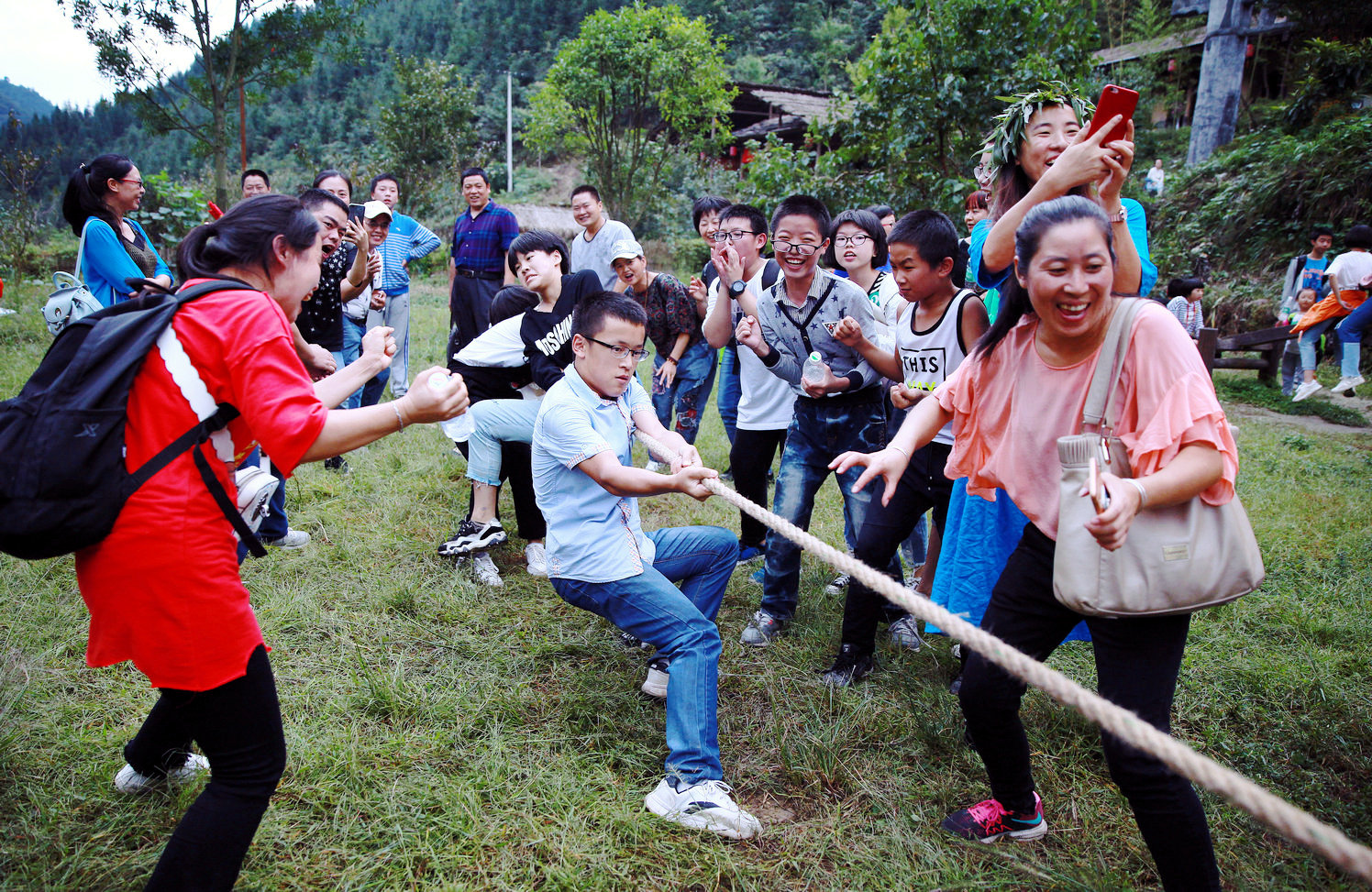 国光学校219班国庆节秋游活动之拔河（一）