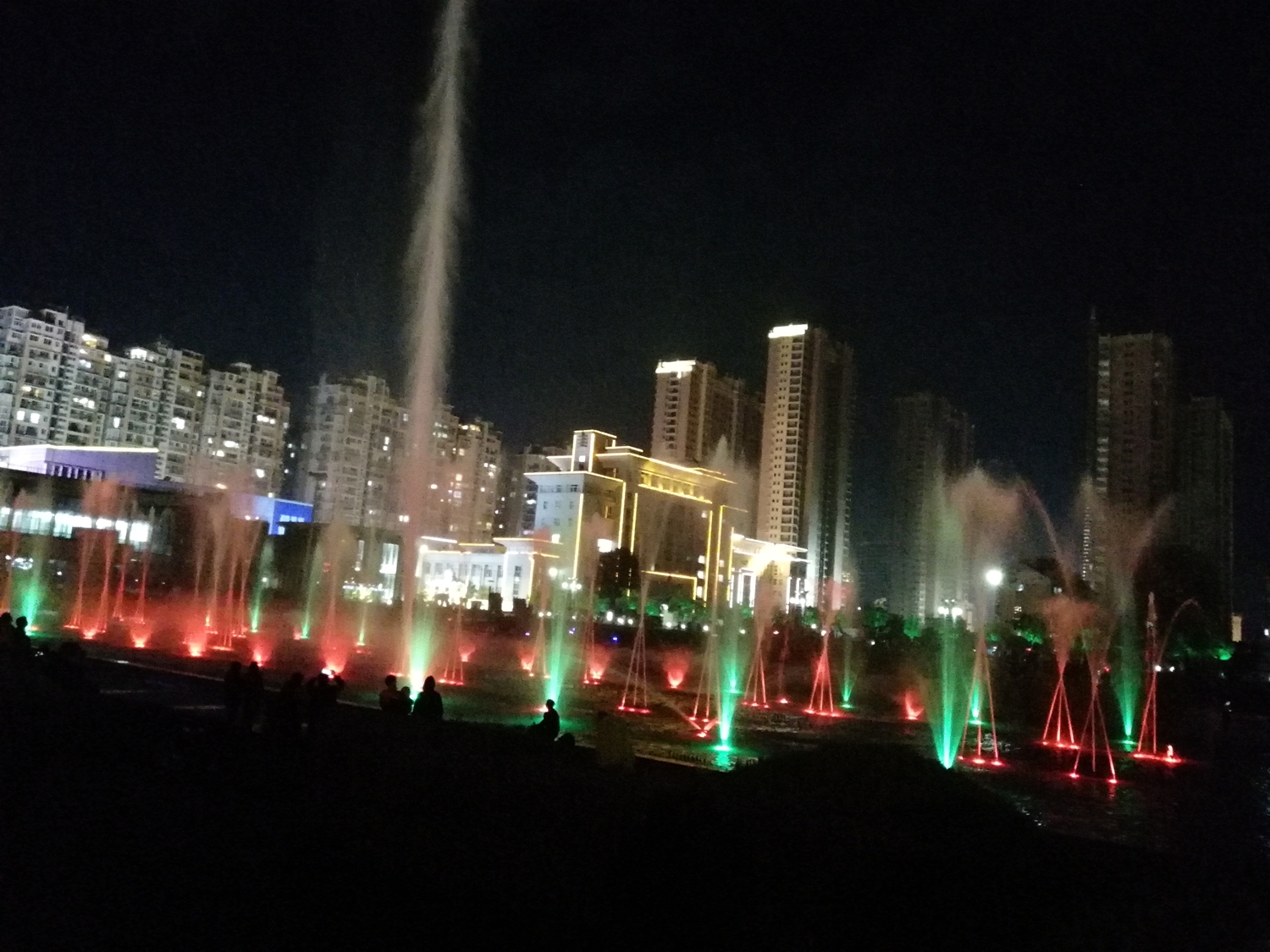 铁城夜色