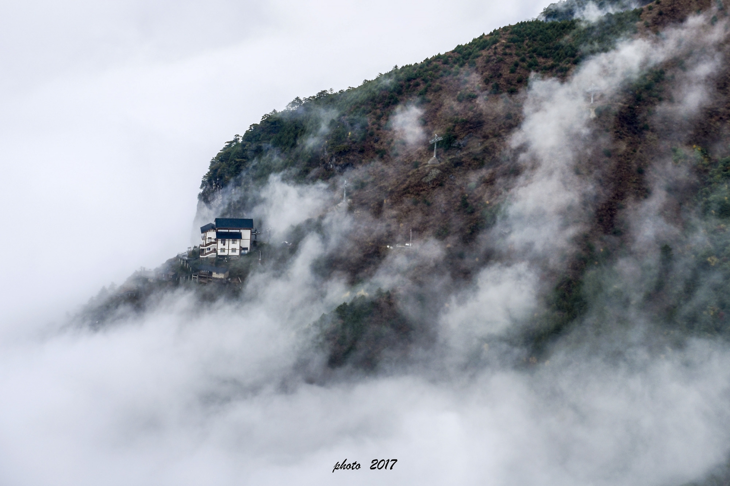 只缘身在此山中