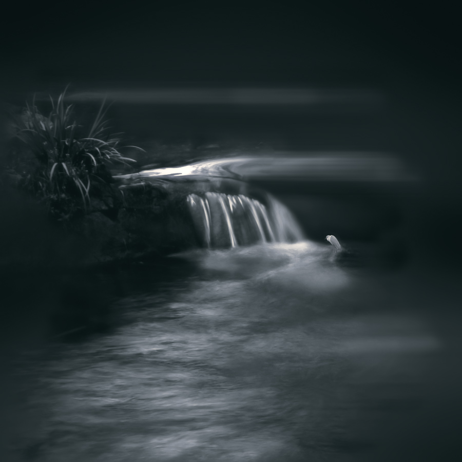 小溪流淌