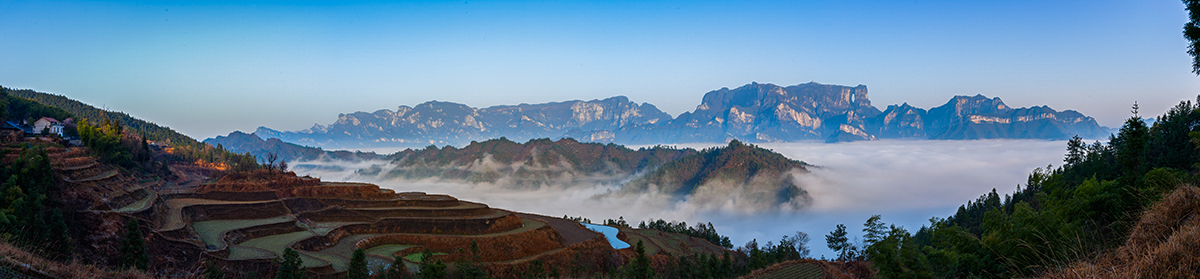 天门山前的那丘田园