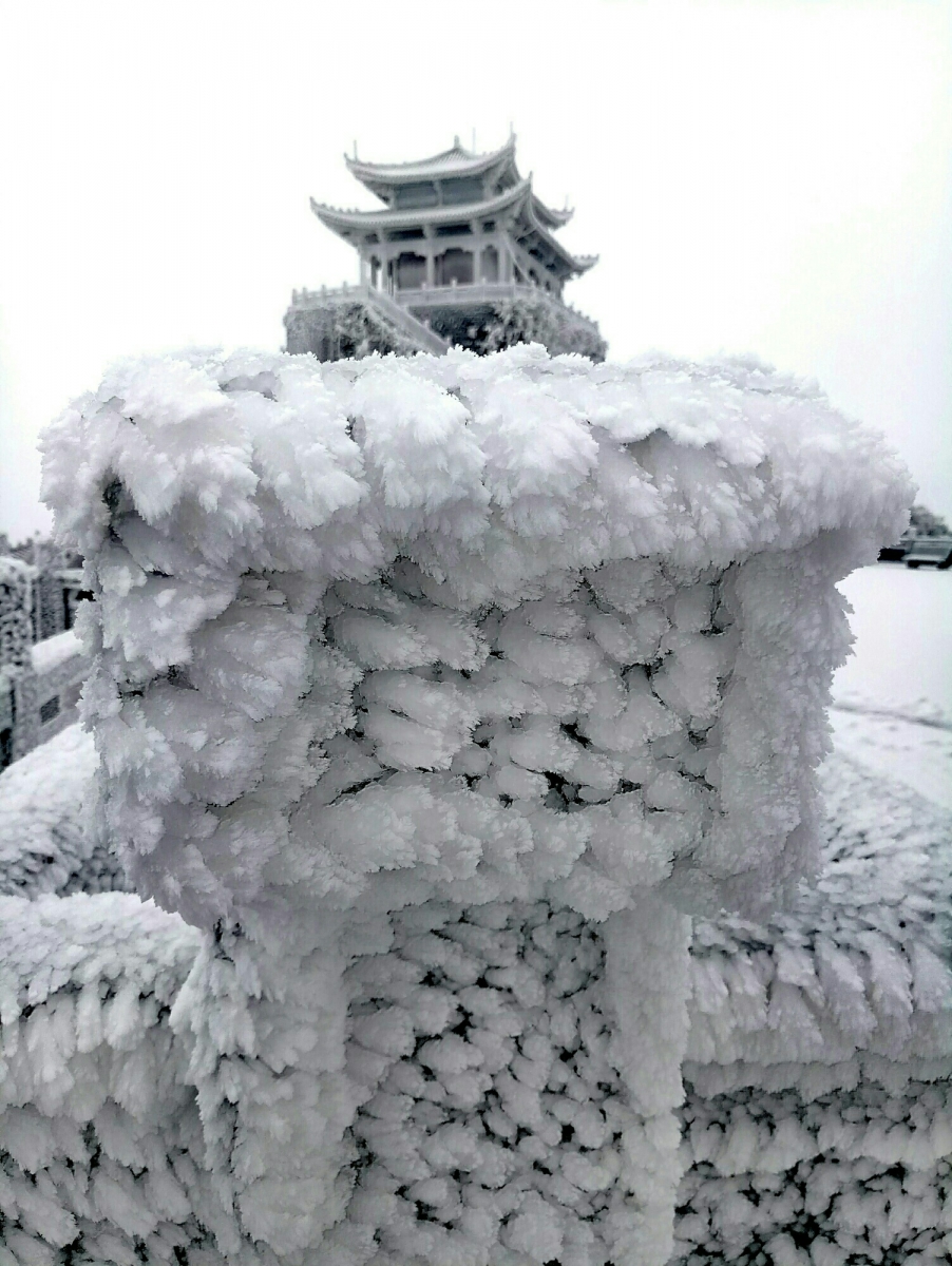 冰雪金殿