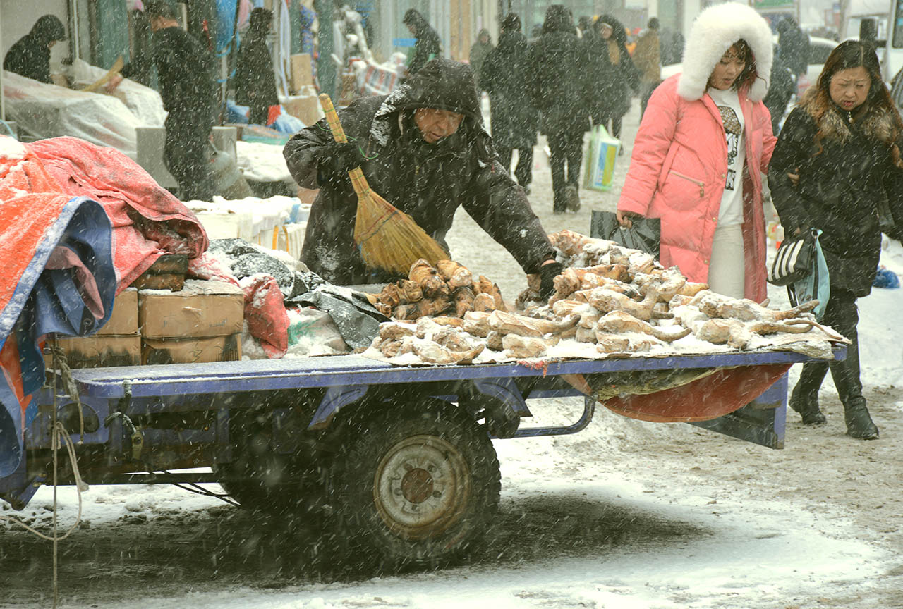 风雪摊床