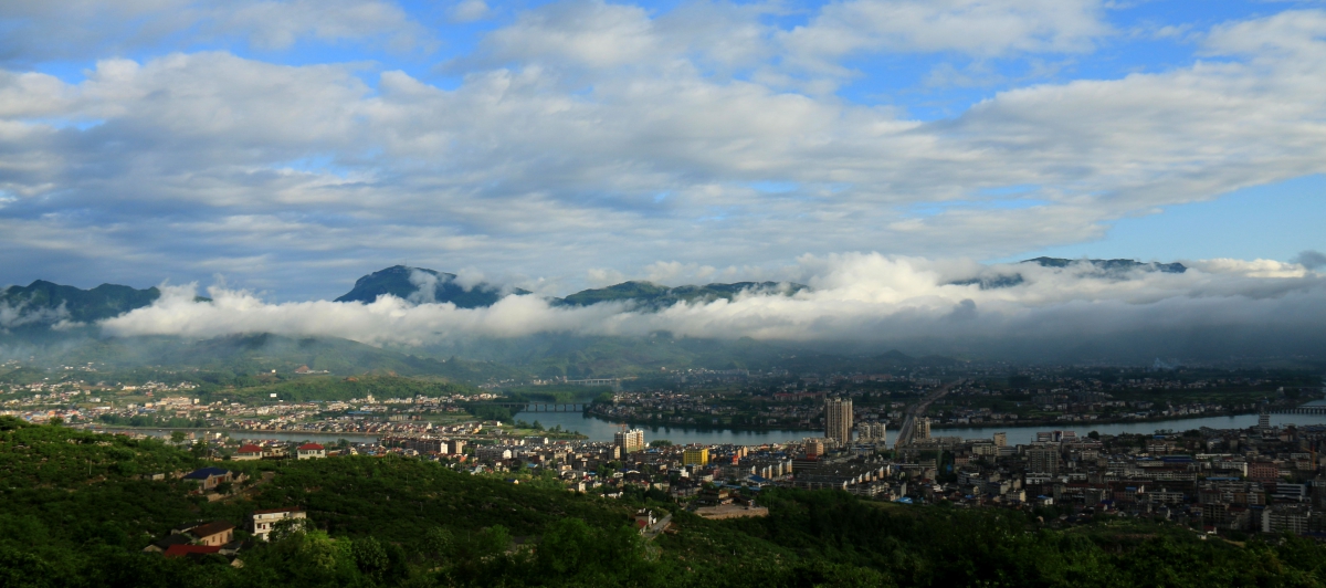 雨后山城
