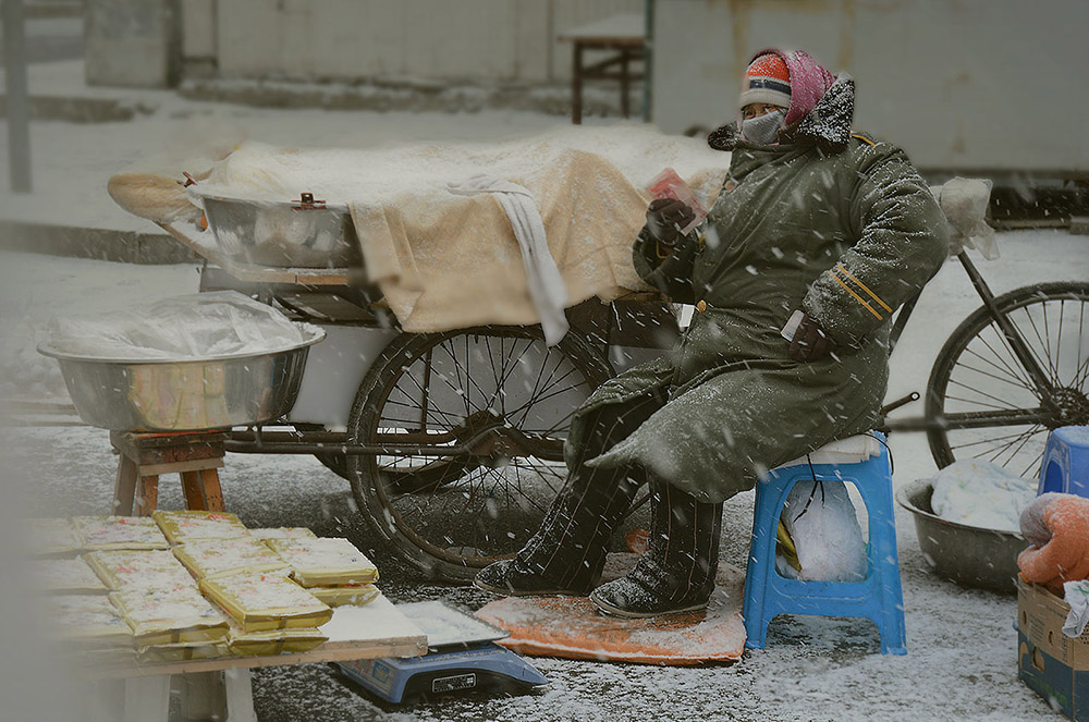 风雪严寒盼客来