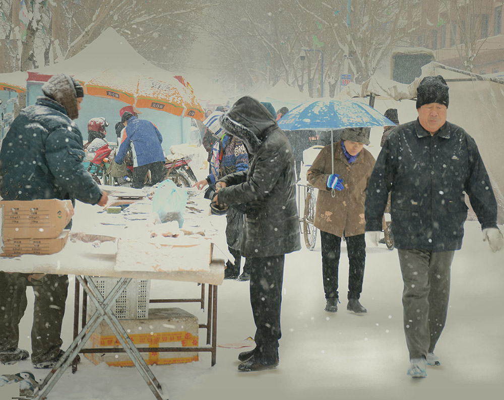 晨雪街头