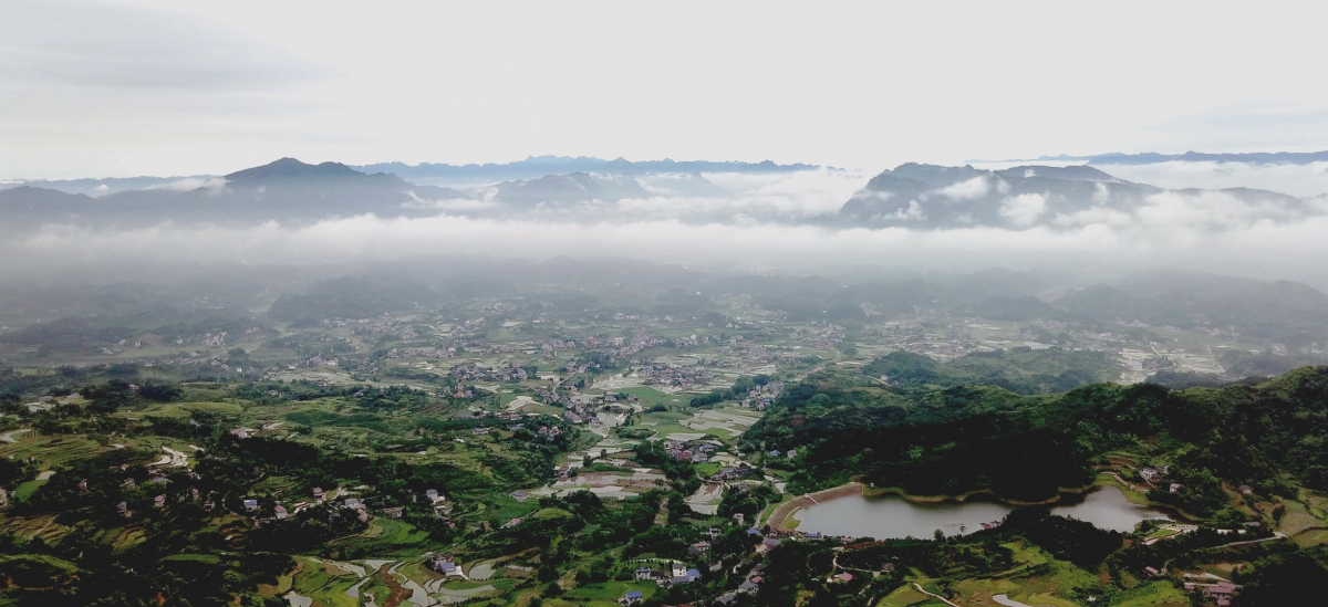 五雷山上看黄连村