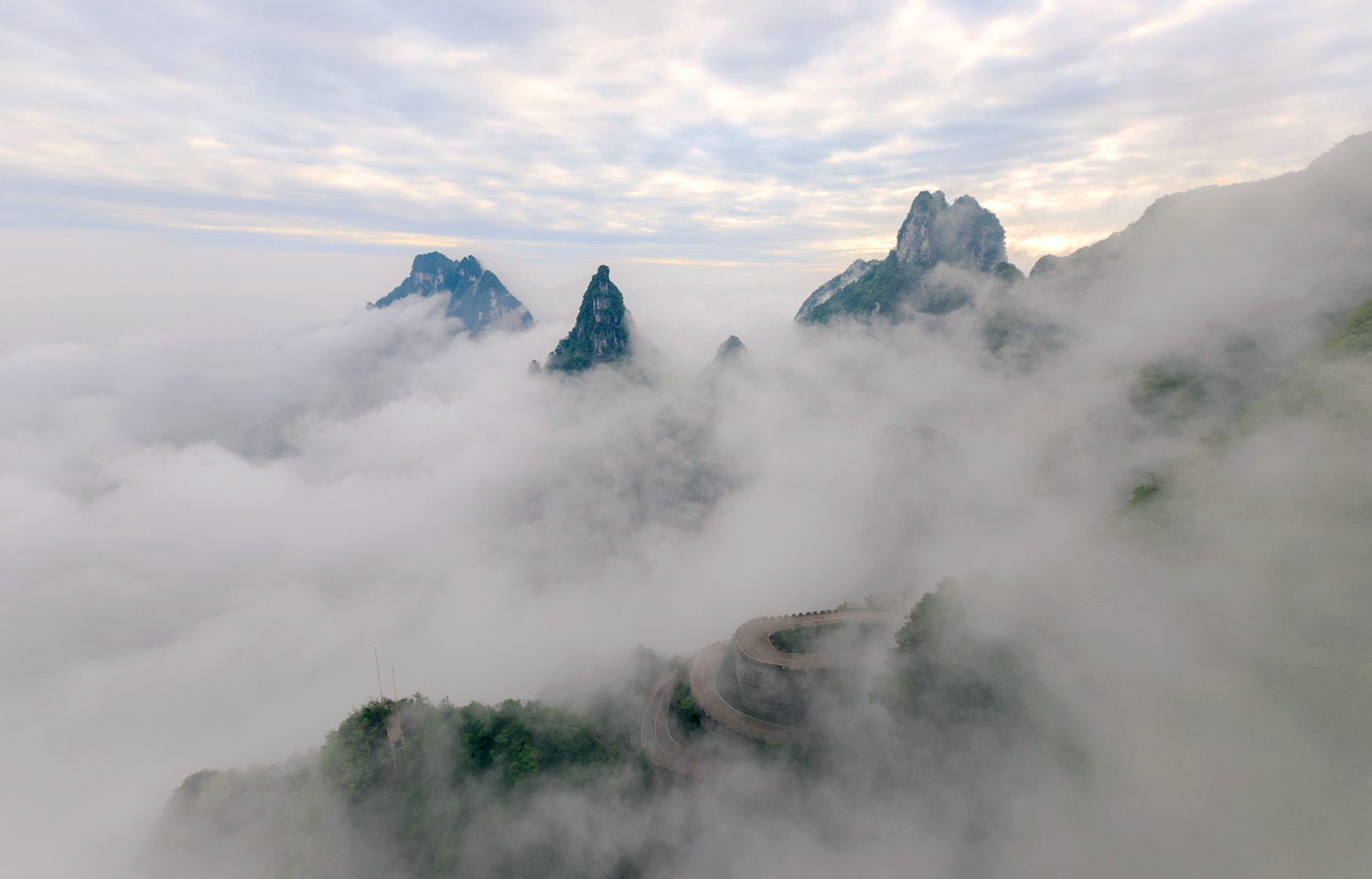 雨后天门山