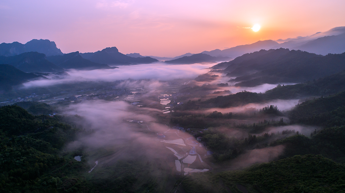 雾袅山村