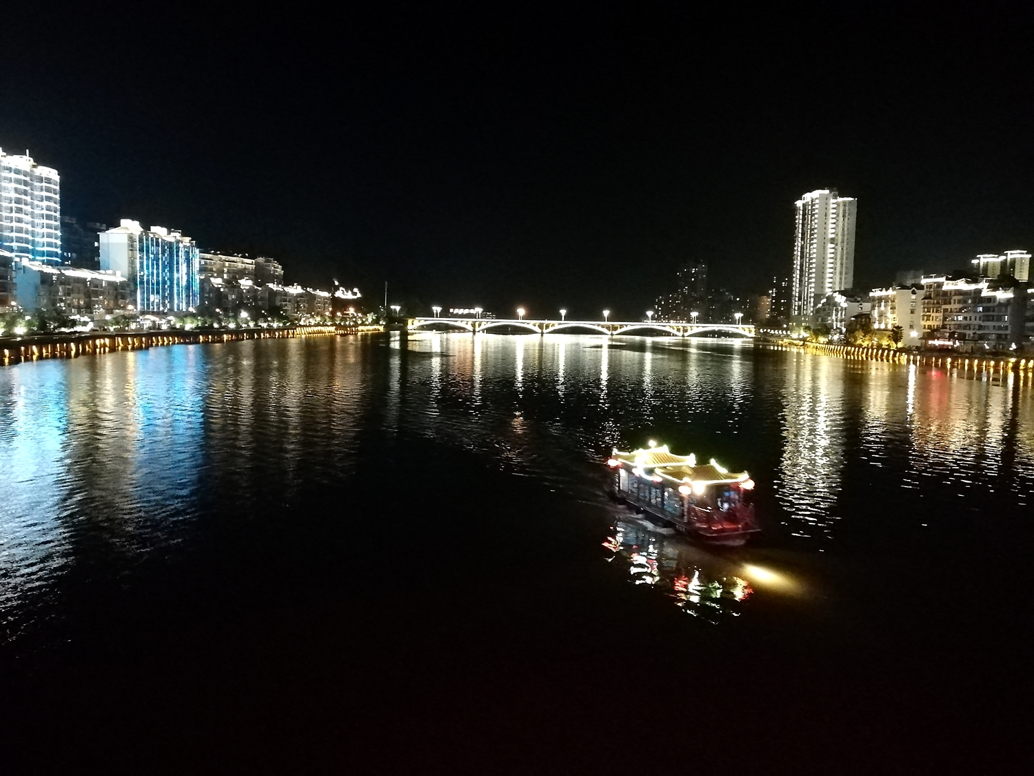 铁城夜色