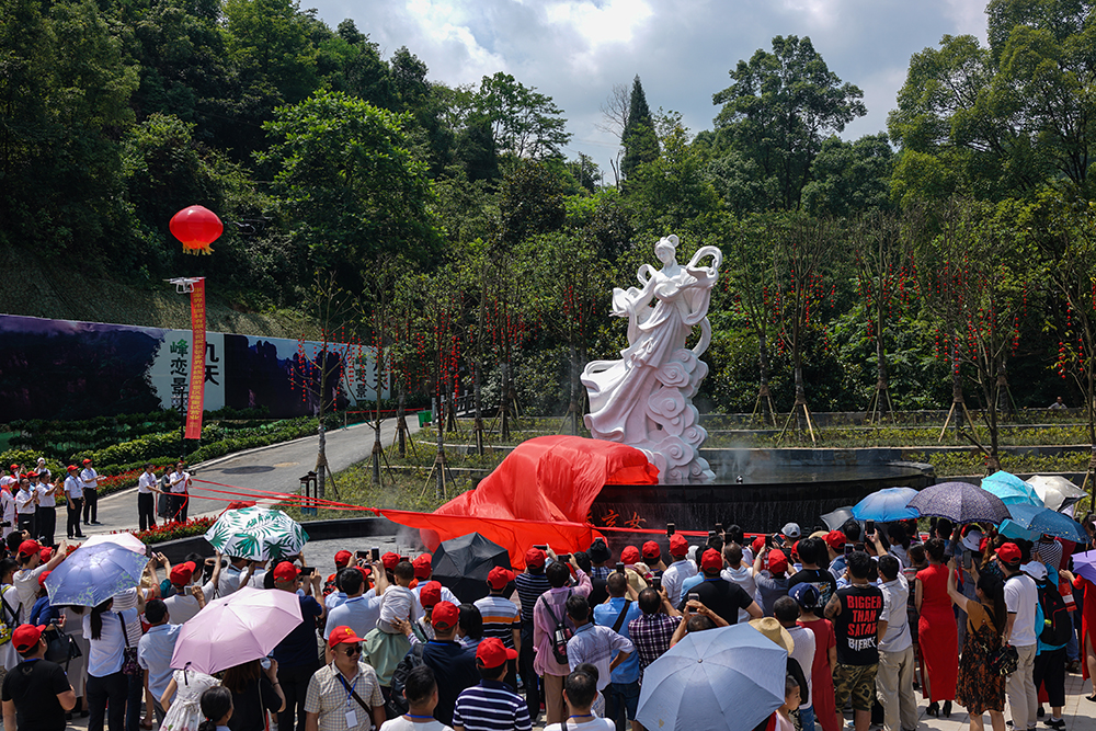 九天玄女神像揭幕