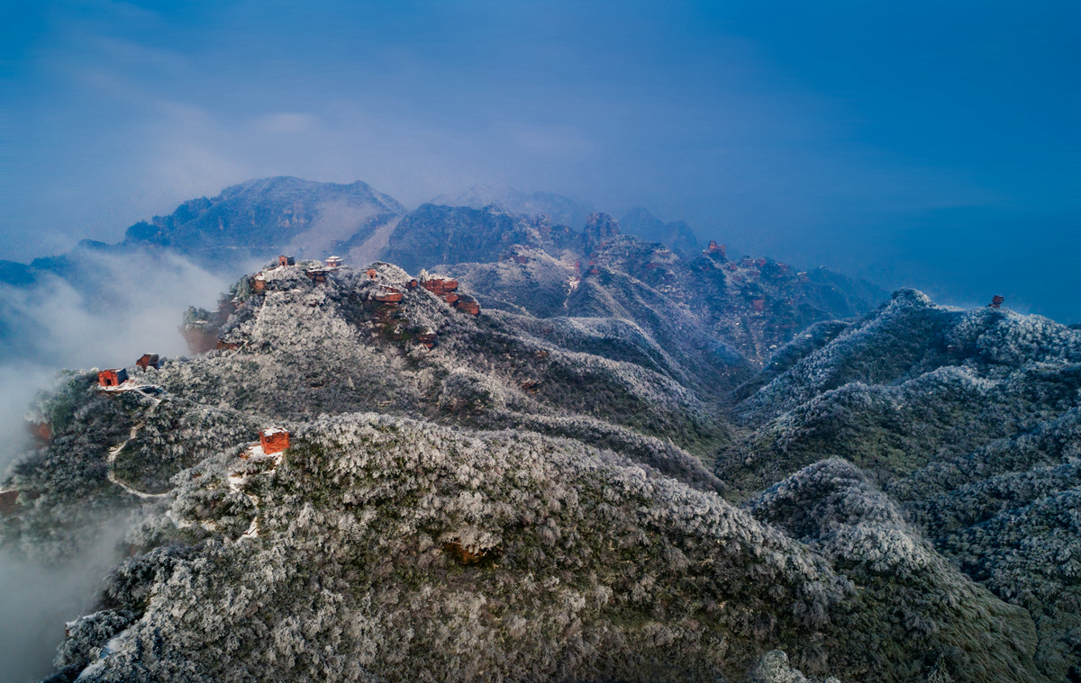 冰雪插旗山
