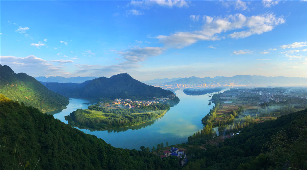 家乡门前一条弯弯的河