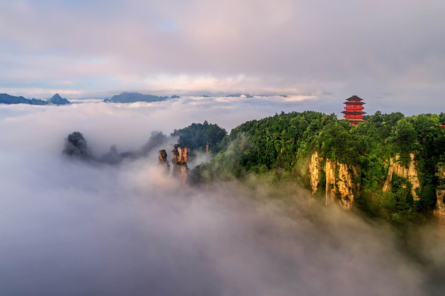 《雾绕天子山》