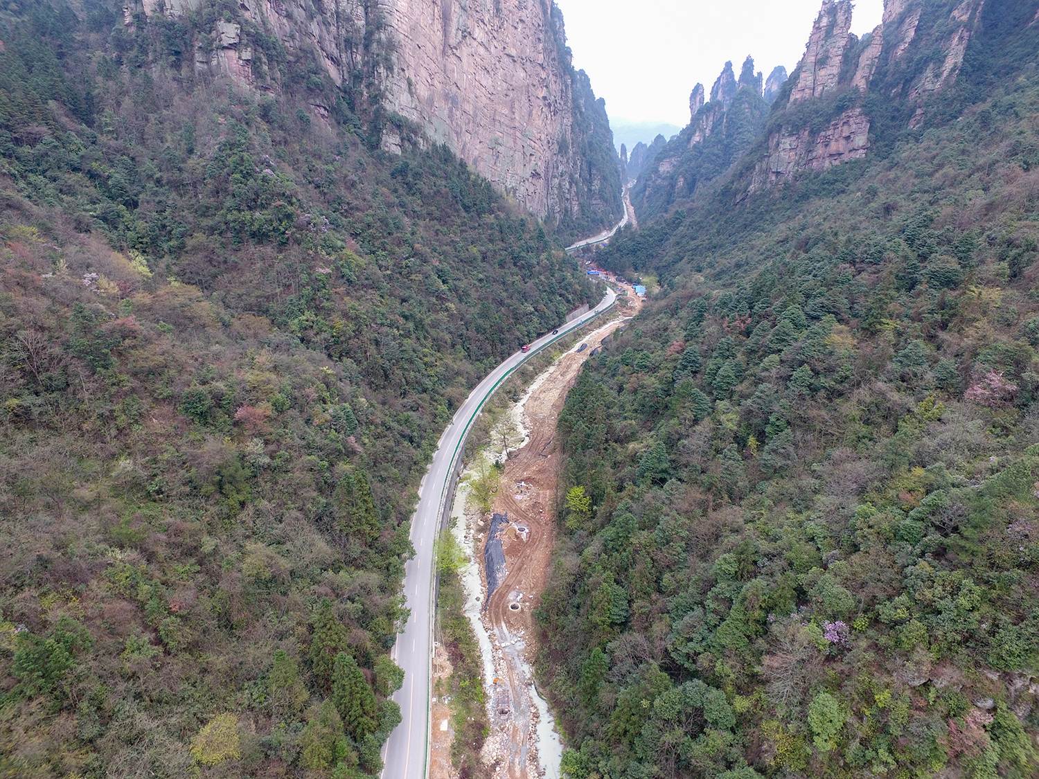 武陵山大道建设之初