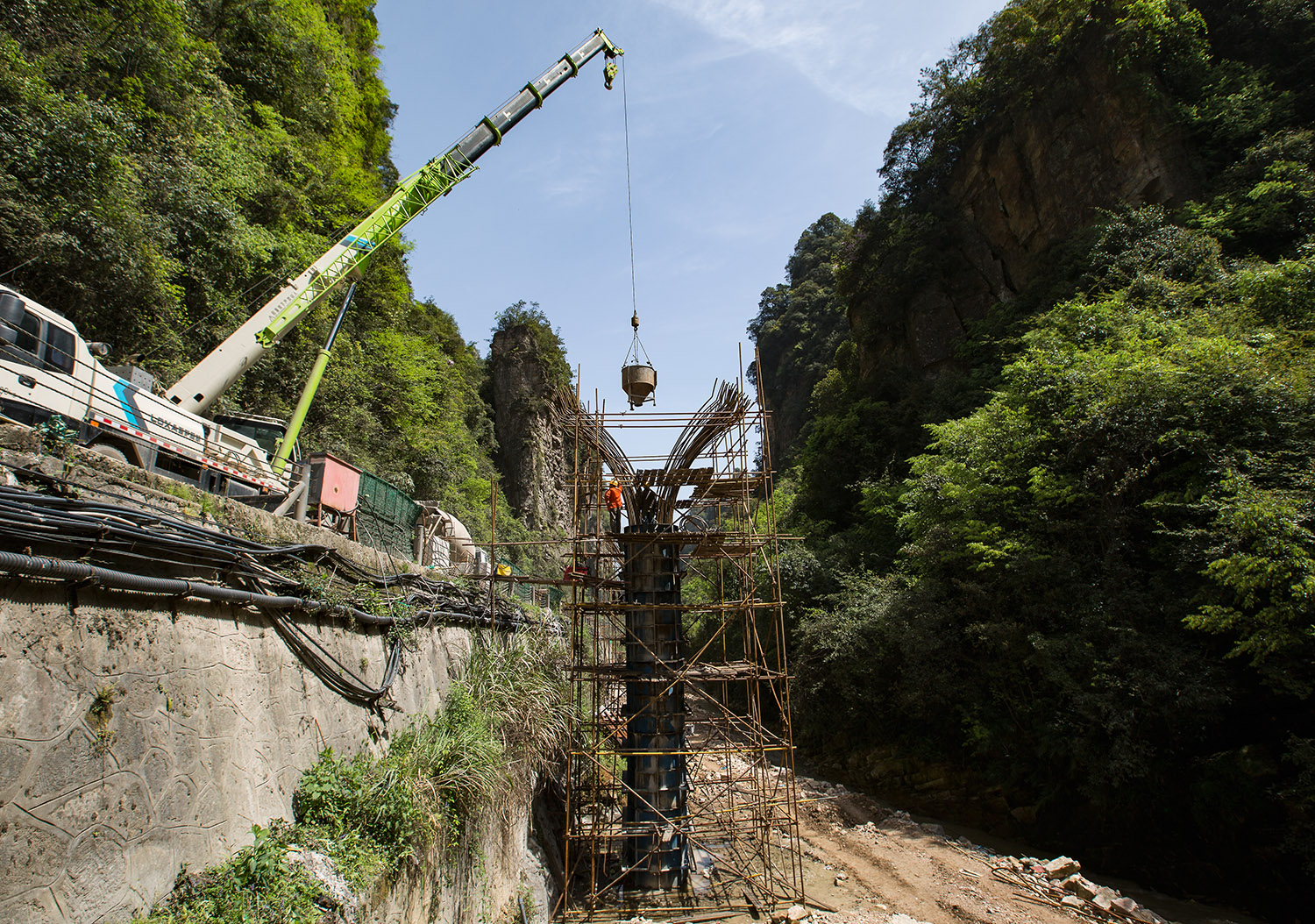 好路易行筑路难--6