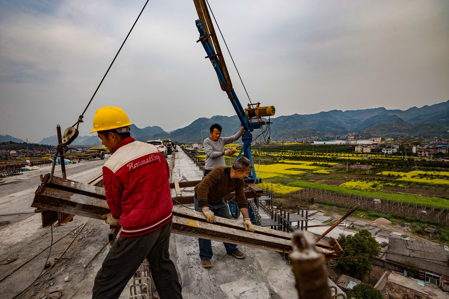 无题张家界高铁建设者-1
