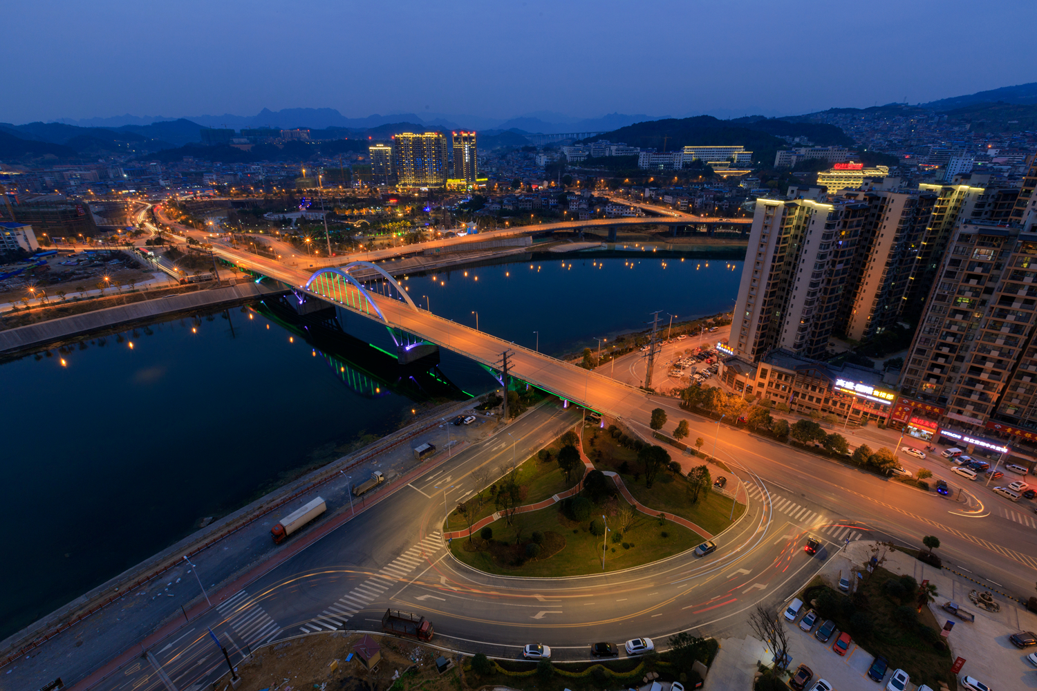 月亮湾大桥夜景