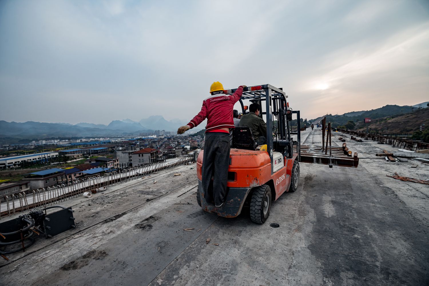 张家界高铁建设者-7