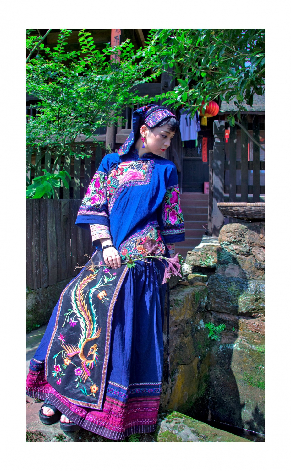 土家姑娘在井边