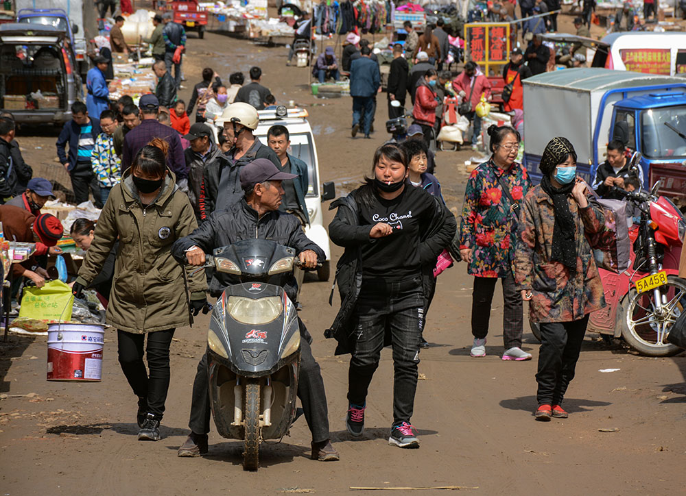 集市路口