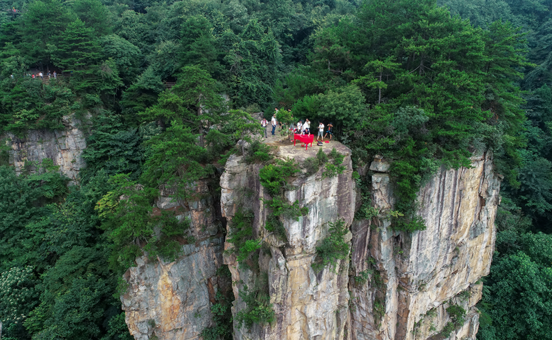 天子山御笔峰钢琴演奏现场