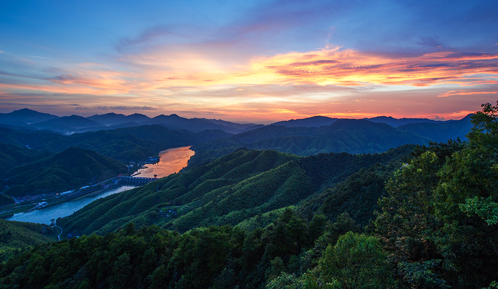 洪江密岩尖风光