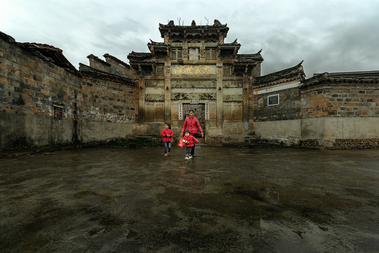 《出门》