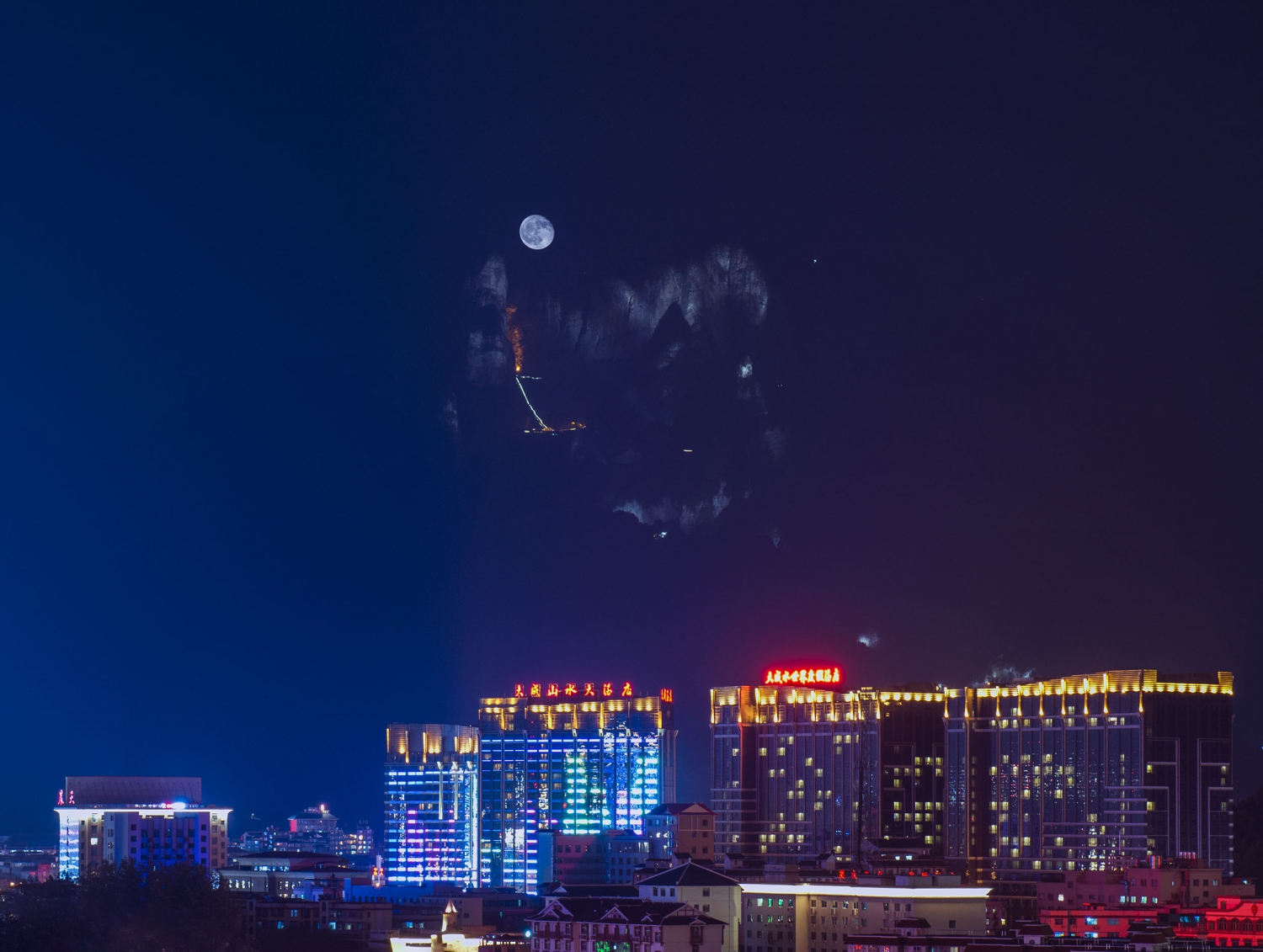 天门月夜