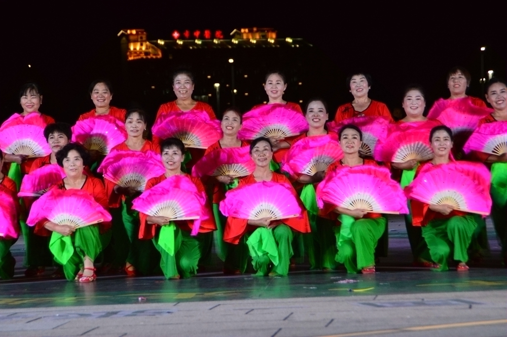 走进新时代 我们舞起来四