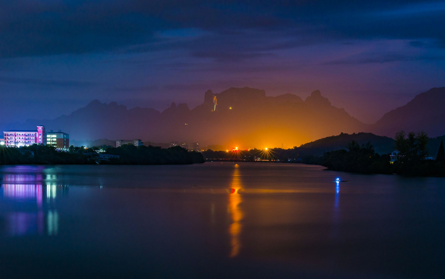 山水夜色